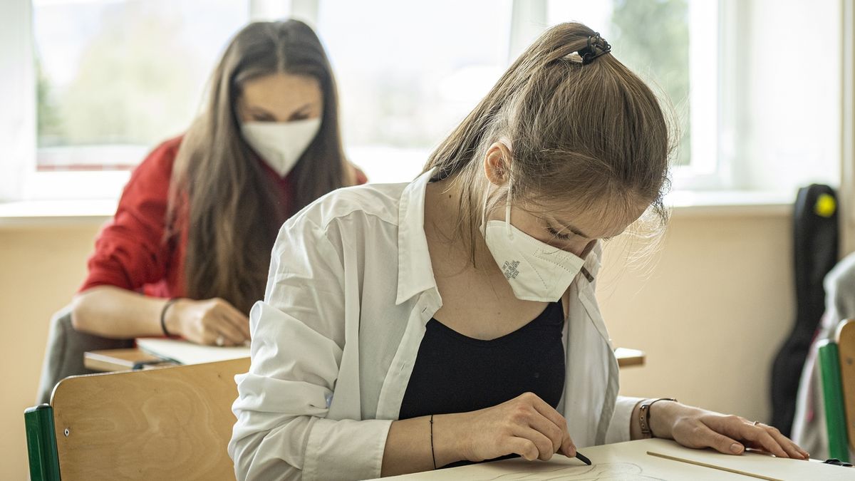 Unie středoškoláků se obává stresového návratu do škol a přehlcení testy